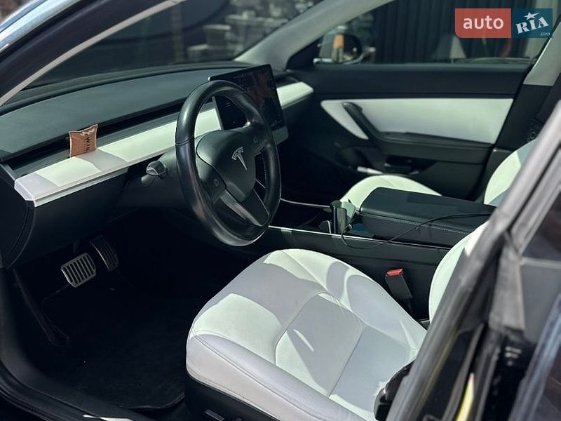 Седан Tesla Model 3 2018 в Києві