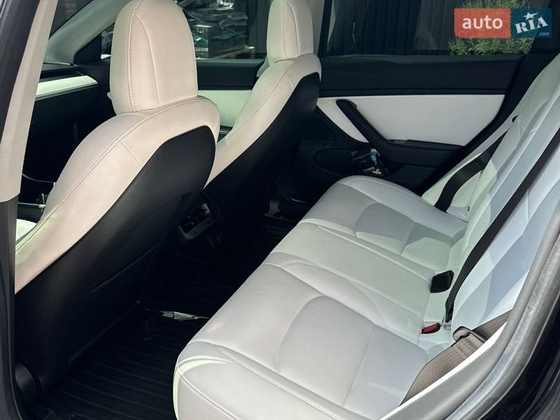 Седан Tesla Model 3 2018 в Києві