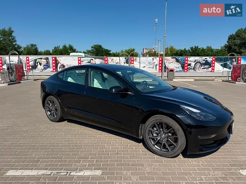 Седан Tesla Model 3 2022 в Києві
