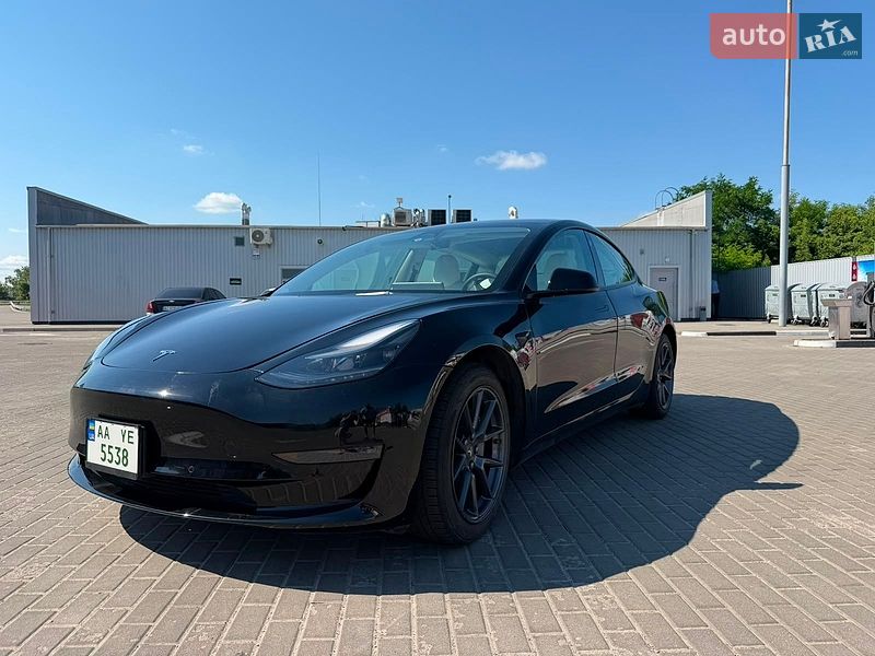 Седан Tesla Model 3 2022 в Києві