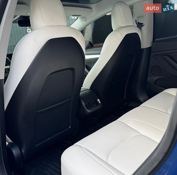 Седан Tesla Model 3 2022 в Немирові