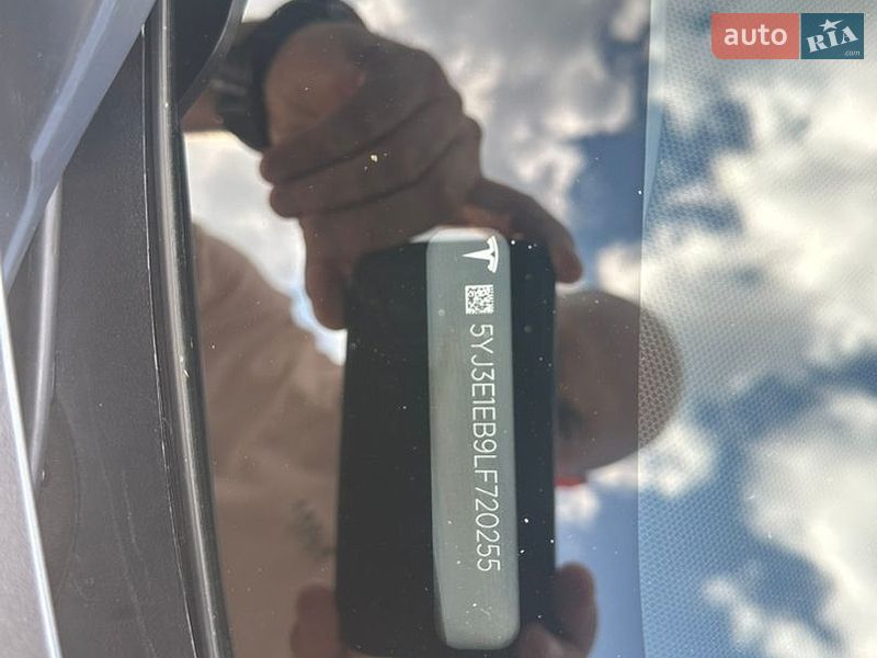 Седан Tesla Model 3 2020 в Шептицькому
