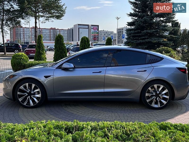 Седан Tesla Model 3 2025 в Львове