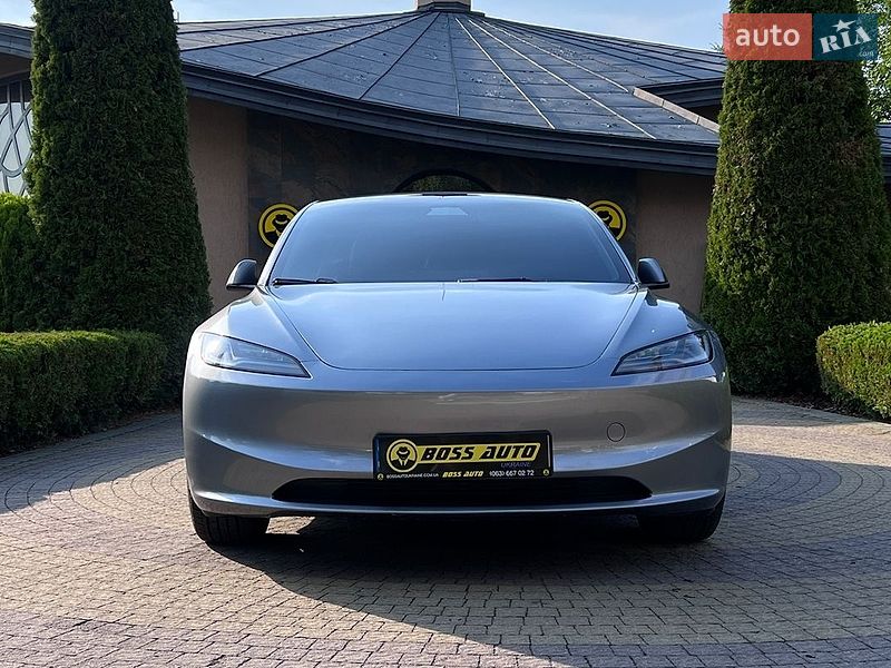 Седан Tesla Model 3 2025 в Львове