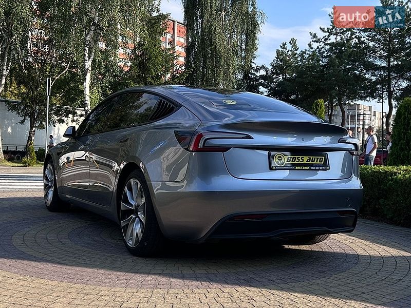 Седан Tesla Model 3 2025 в Львове