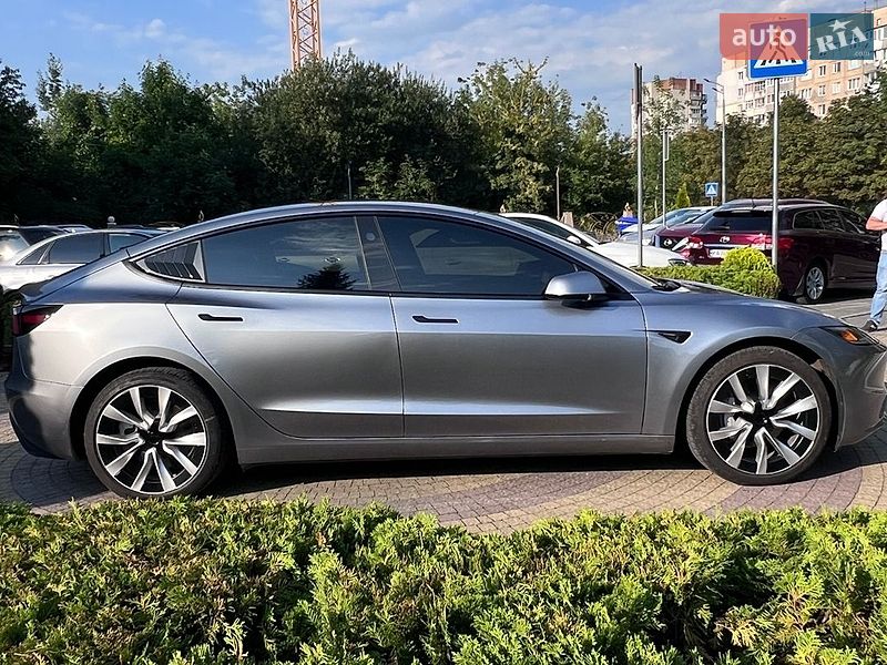 Седан Tesla Model 3 2025 в Львове