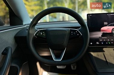 Седан Tesla Model 3 2025 в Львове