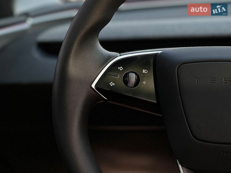 Седан Tesla Model 3 2025 в Львове