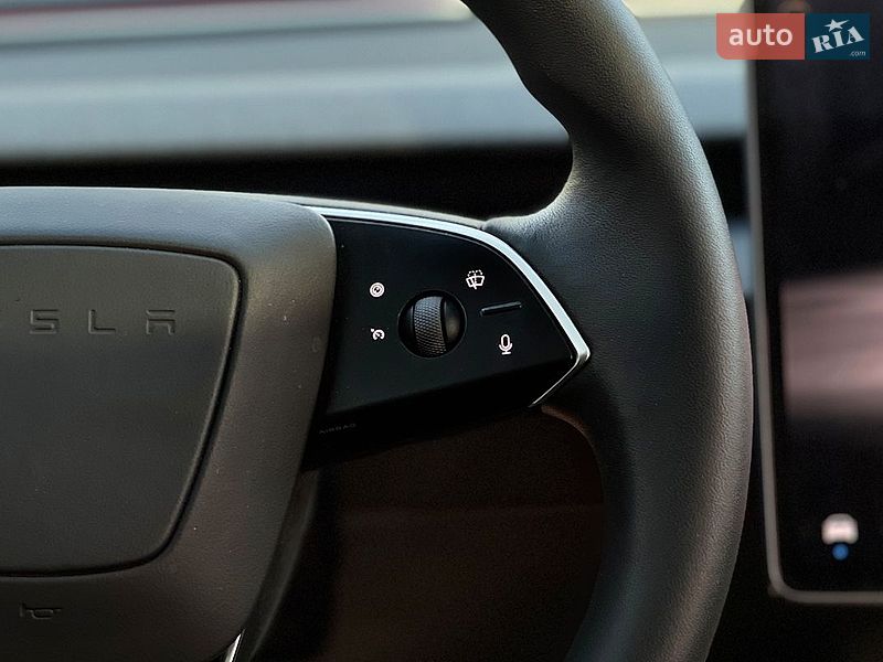 Седан Tesla Model 3 2025 в Львове