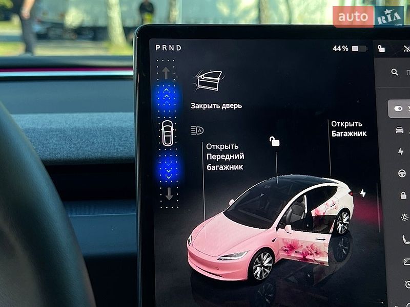 Седан Tesla Model 3 2025 в Львове