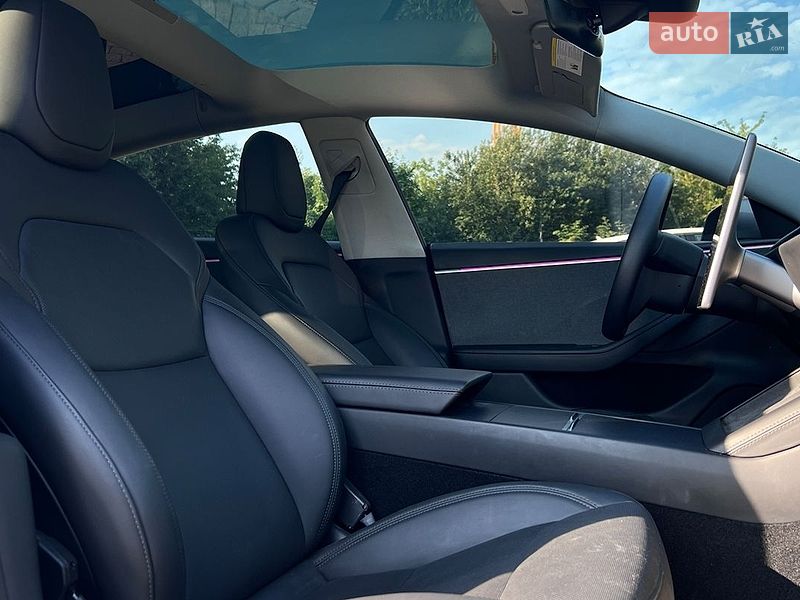 Седан Tesla Model 3 2025 в Львове