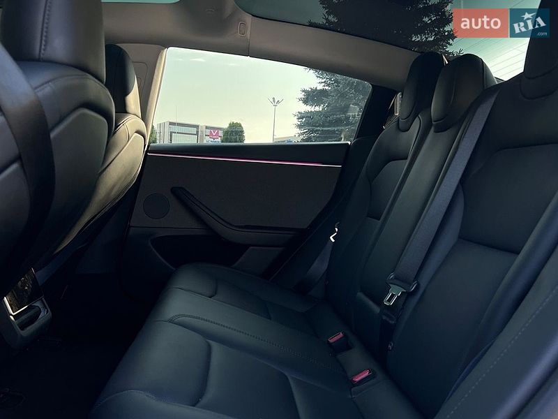 Седан Tesla Model 3 2025 в Львове