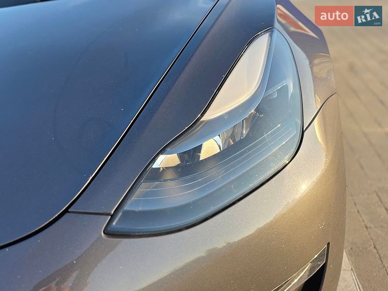 Седан Tesla Model 3 2022 в Виннице