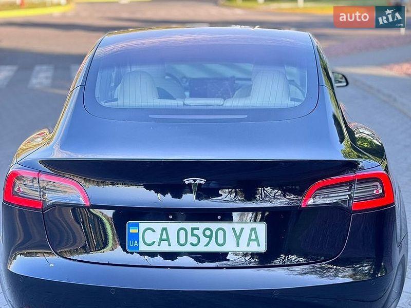 Седан Tesla Model 3 2018 в Киеве
