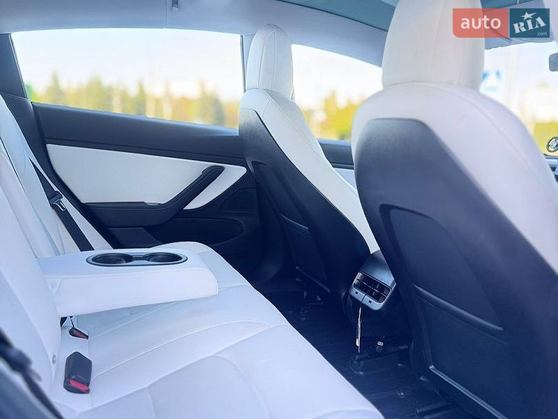 Седан Tesla Model 3 2018 в Киеве