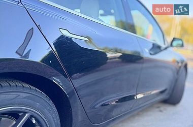 Седан Tesla Model 3 2018 в Киеве