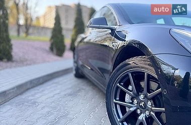 Седан Tesla Model 3 2018 в Киеве