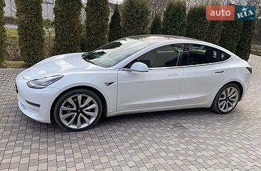 Седан Tesla Model 3 2018 в Городку