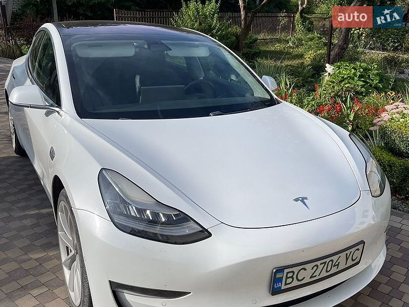 Седан Tesla Model 3 2018 в Городке