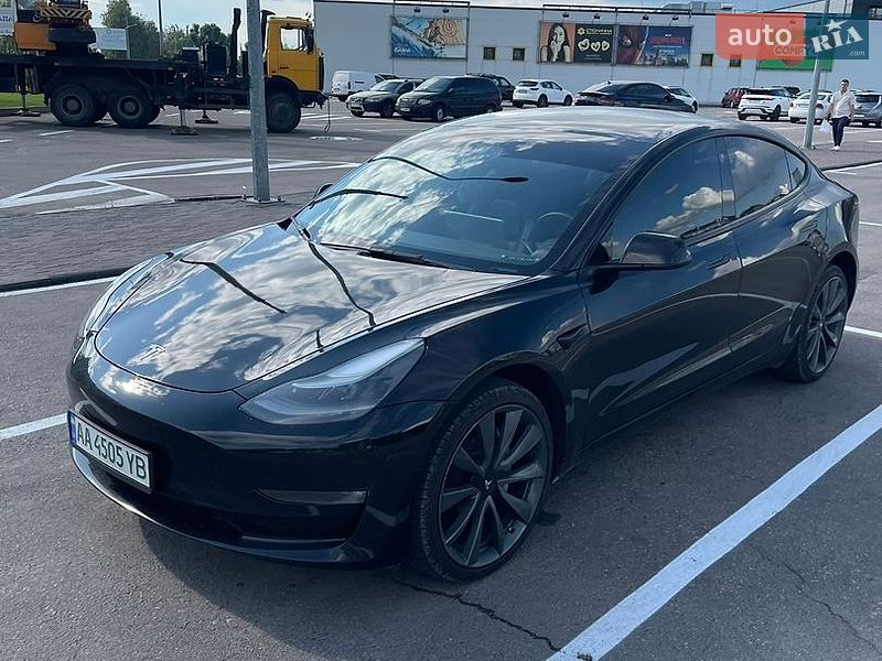 Позашляховик / Кросовер Tesla Model 3 2022 в Києві