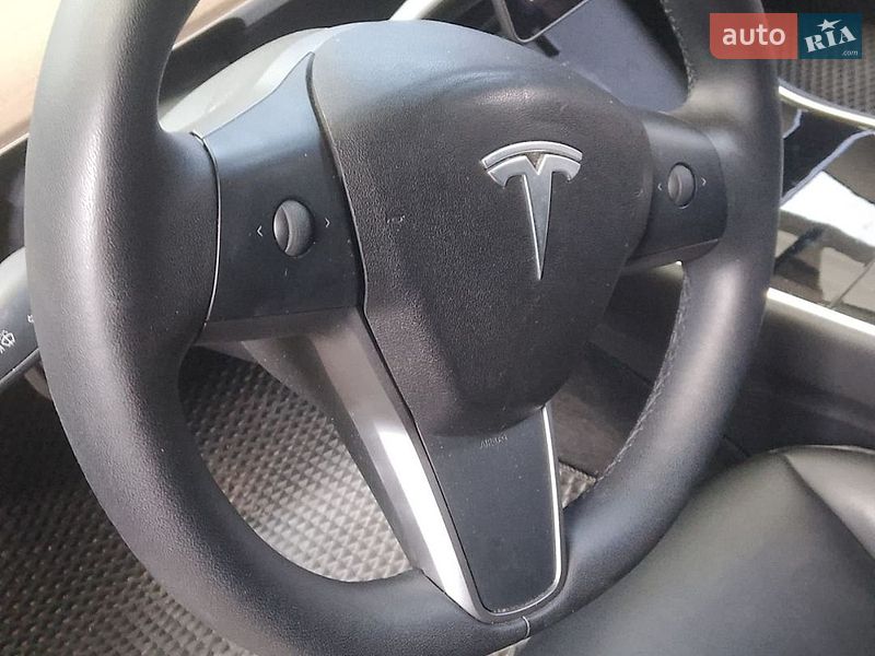Седан Tesla Model 3 2019 в Києві
