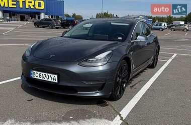 Седан Tesla Model 3 2020 в Львове