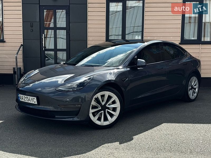 Седан Tesla Model 3 2022 в Киеве