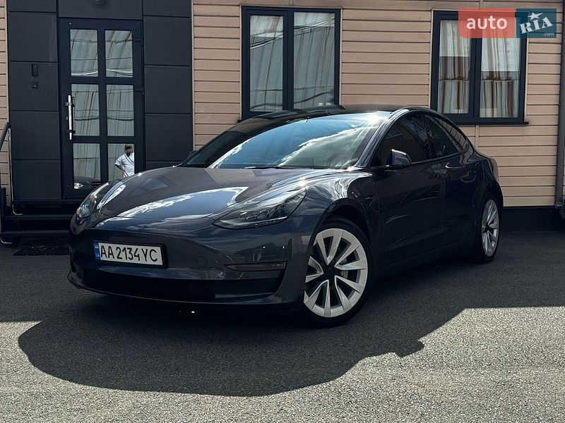 Седан Tesla Model 3 2022 в Киеве