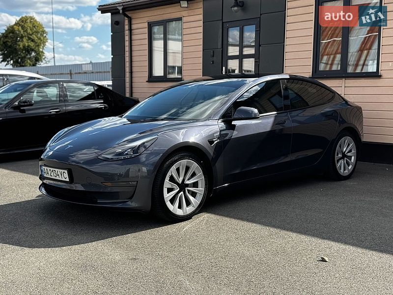 Седан Tesla Model 3 2022 в Киеве
