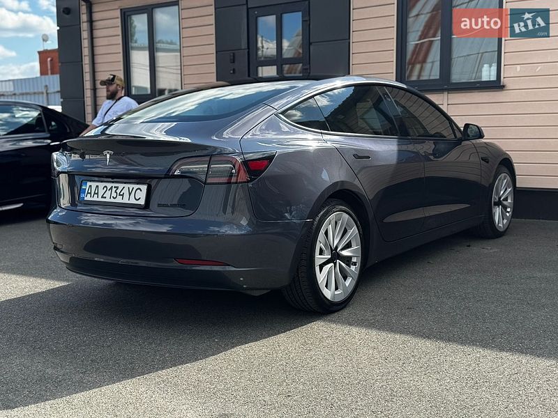 Седан Tesla Model 3 2022 в Киеве