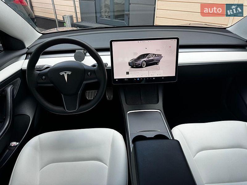 Седан Tesla Model 3 2022 в Киеве