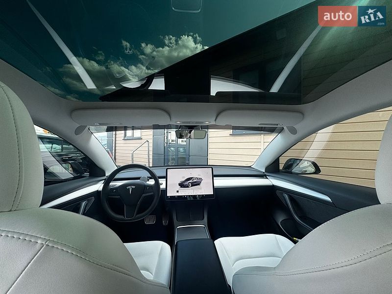 Седан Tesla Model 3 2022 в Киеве