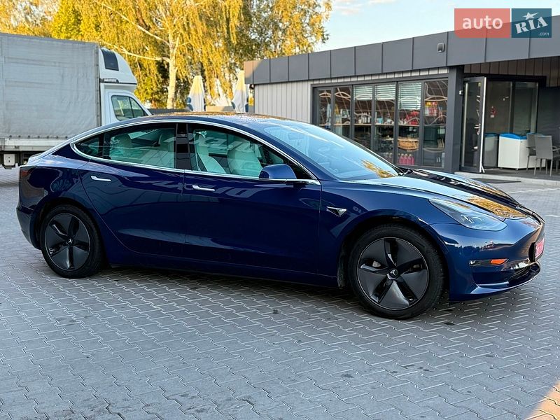Седан Tesla Model 3 2018 в Владимире