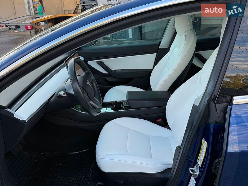 Седан Tesla Model 3 2018 в Владимире