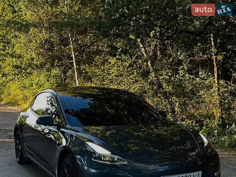 Tesla Model 3 2022