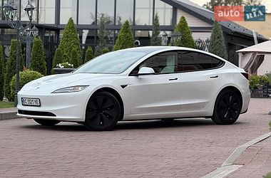 Седан Tesla Model 3 2025 в Стрые