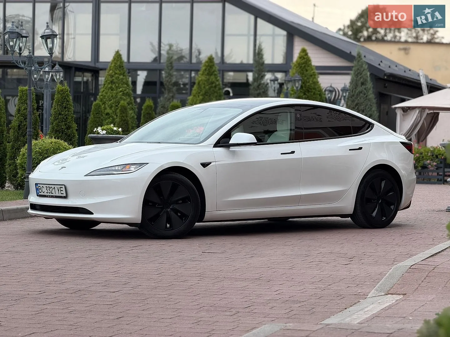 2025 Tesla Model 3 - мініатюра 7