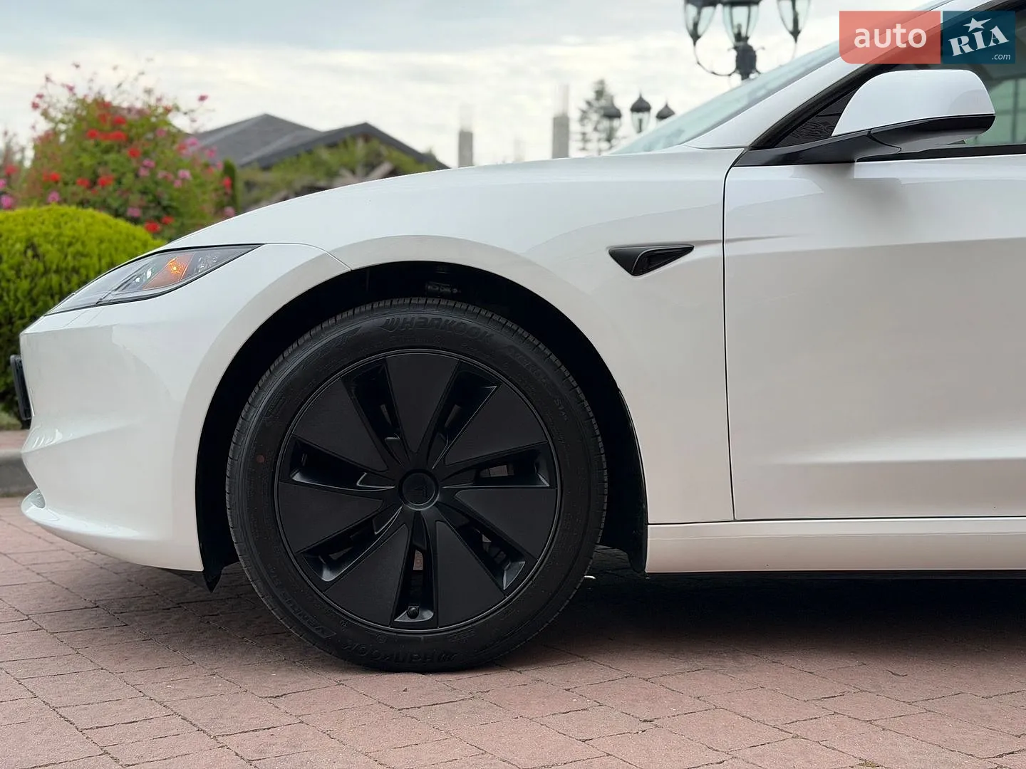 2025 Tesla Model 3 - мініатюра 8