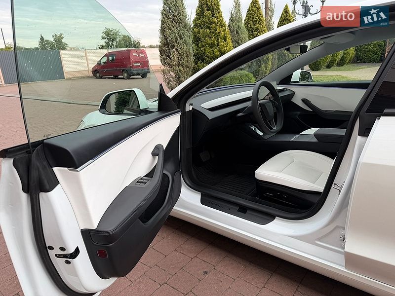 Седан Tesla Model 3 2025 в Стрые