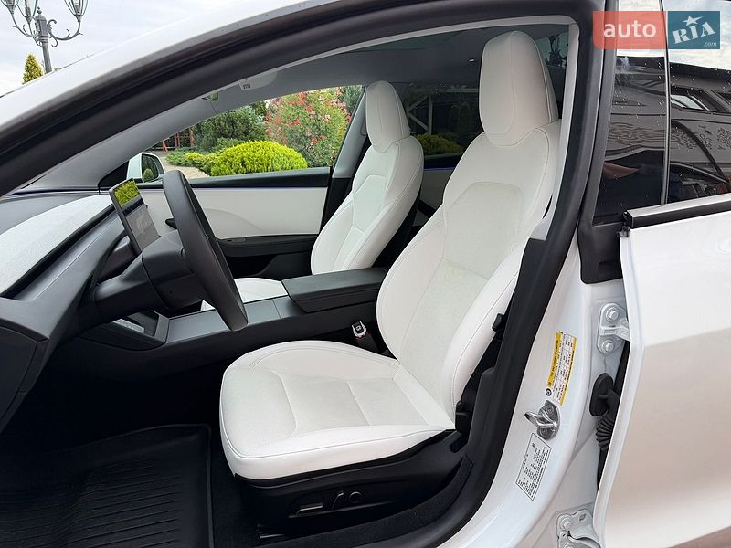 Седан Tesla Model 3 2025 в Стрые