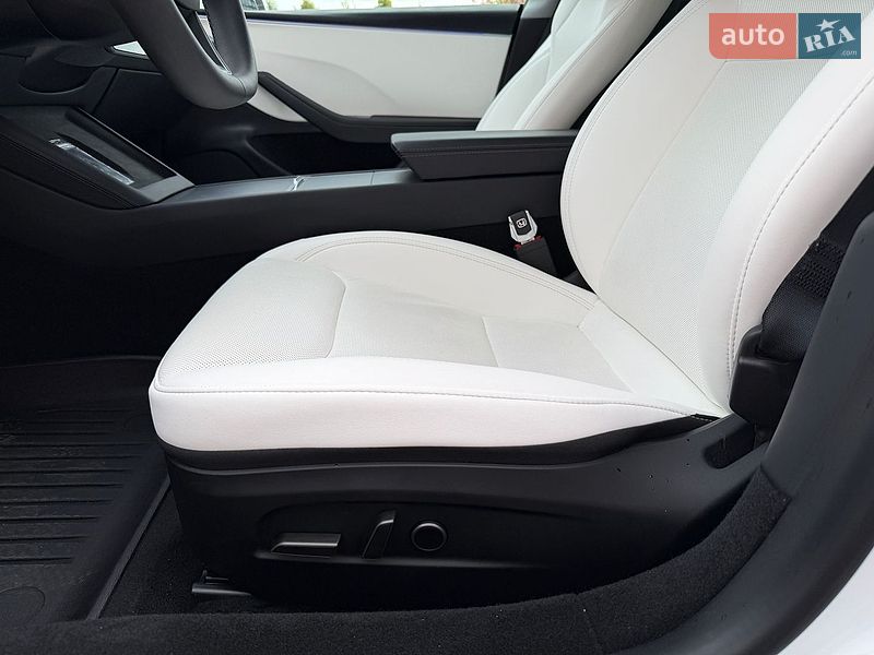 Седан Tesla Model 3 2025 в Стрые