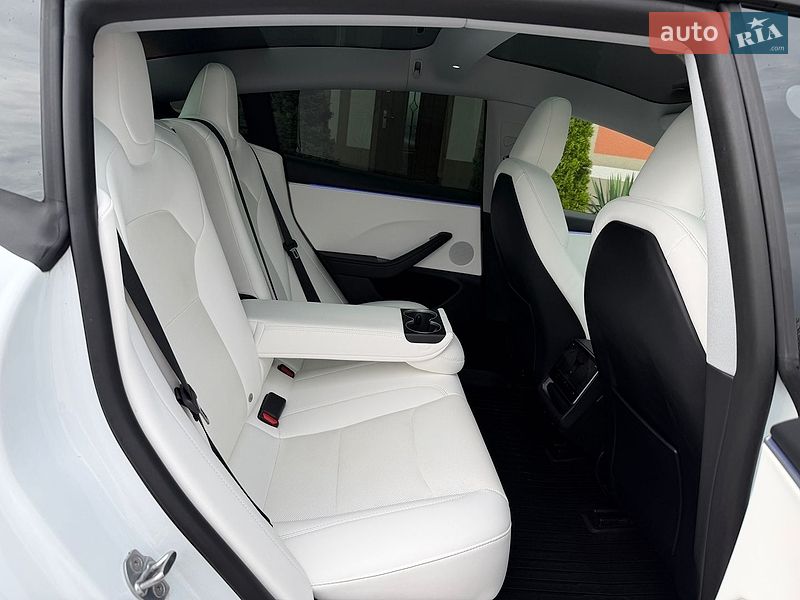 Седан Tesla Model 3 2025 в Стрые