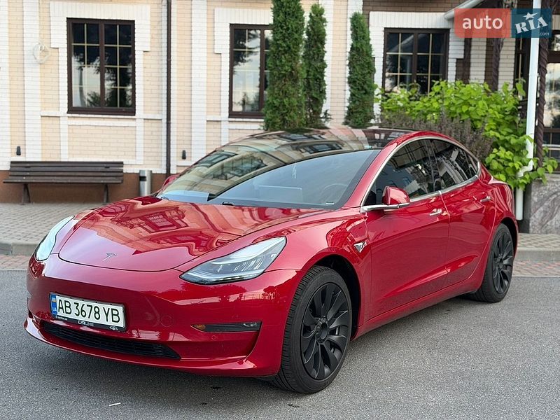 Седан Tesla Model 3 2018 в Виннице