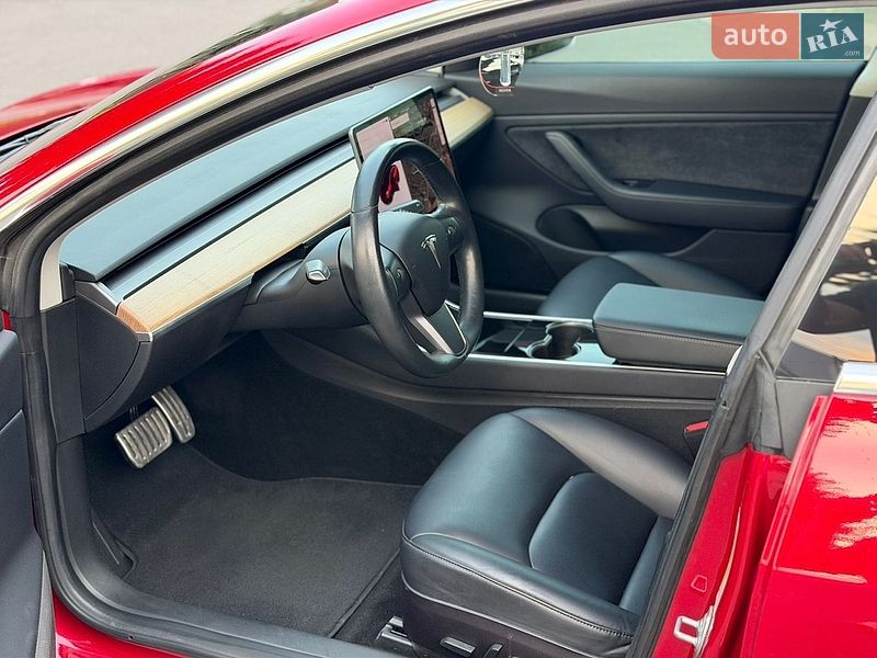 Седан Tesla Model 3 2018 в Виннице