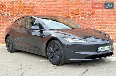Седан Tesla Model 3 2024 в Тернополе