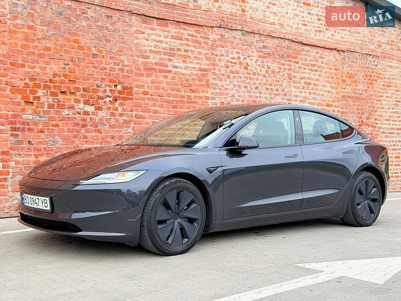 Седан Tesla Model 3 2024 в Тернополе
