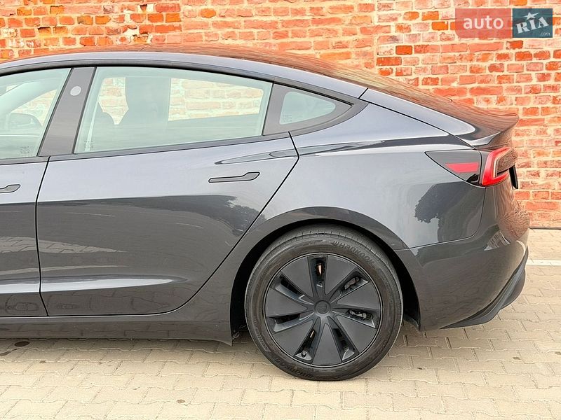 Седан Tesla Model 3 2024 в Тернополе