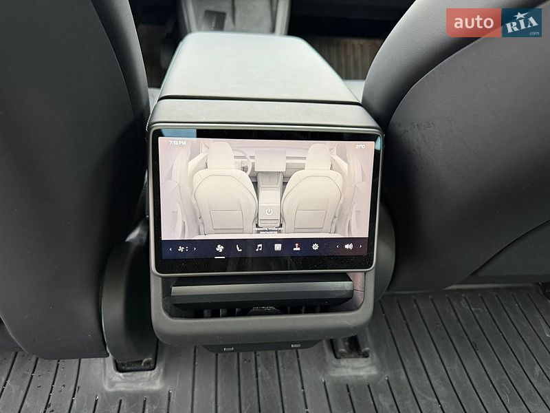 Седан Tesla Model 3 2024 в Тернополе