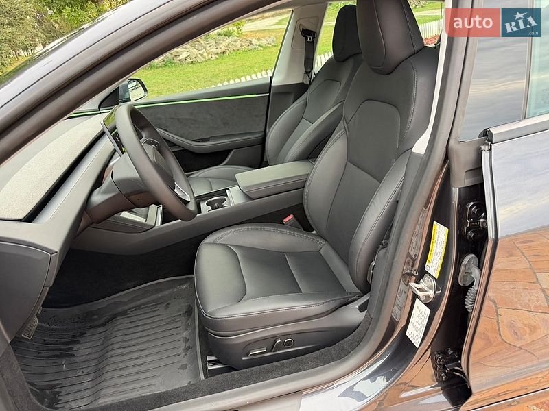 Седан Tesla Model 3 2024 в Тернополе
