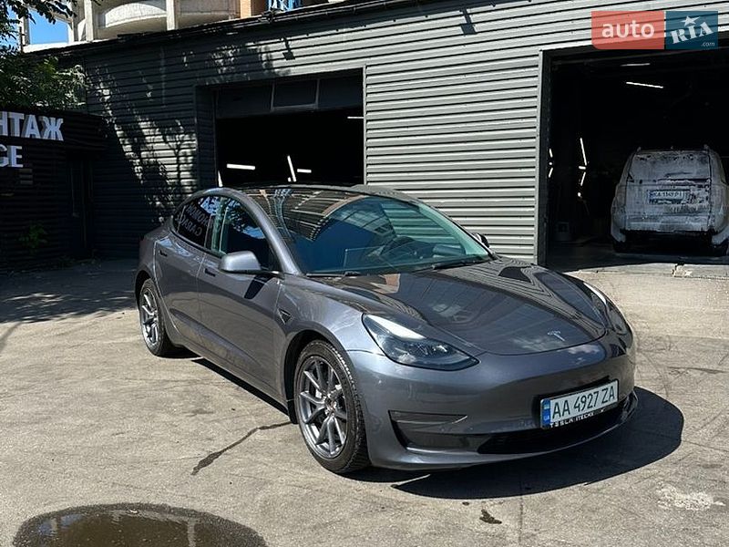 Седан Tesla Model 3 2021 в Києві